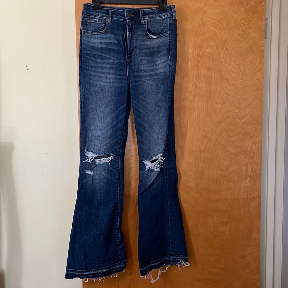 AE flared, distressed jeans sz 8 regular